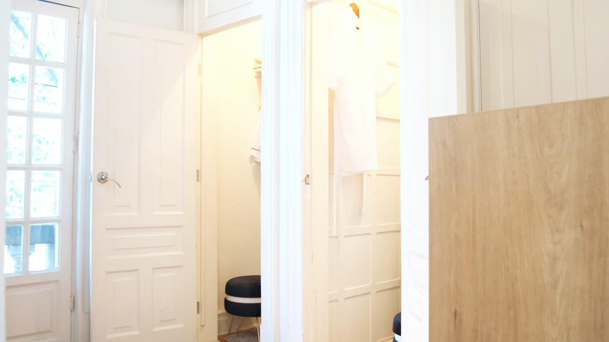 Changing rooms at Wax Studio - Get ready for a professional waxing experience!